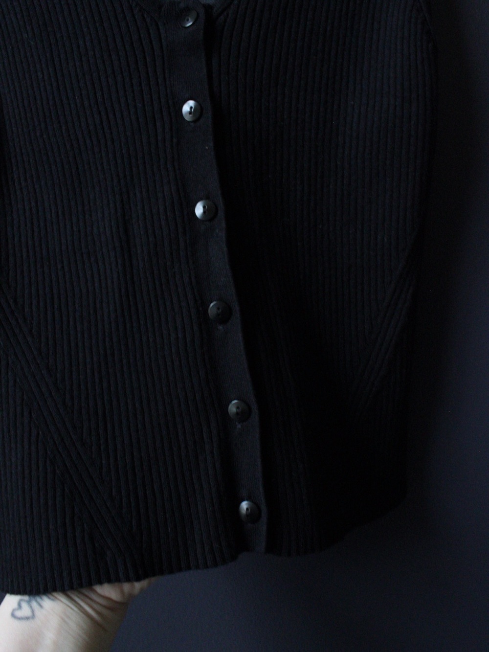 Black Ribbed Button-Front Tank Top - Picture 4 of 9